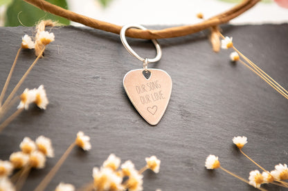Schlüsselanhänger Metall, personalisiert, Geschenk Musiker ,Paare, Plektrum, Weihnachtsgeschenk, Musik Code, Wunschtext, Gitarren, Mann
