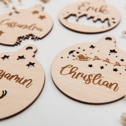 Personalisierte Weihnachtskugel Holz, als Tannenbaumschmuck oder Wandornament 4 verschiedene Designs zur Auswahl