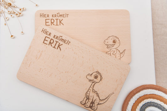 Frühstücksbrett personalisiert für Jungen, Kinder mit Dinos als Kindergeschenk zur Geburt oder für werdende Eltern