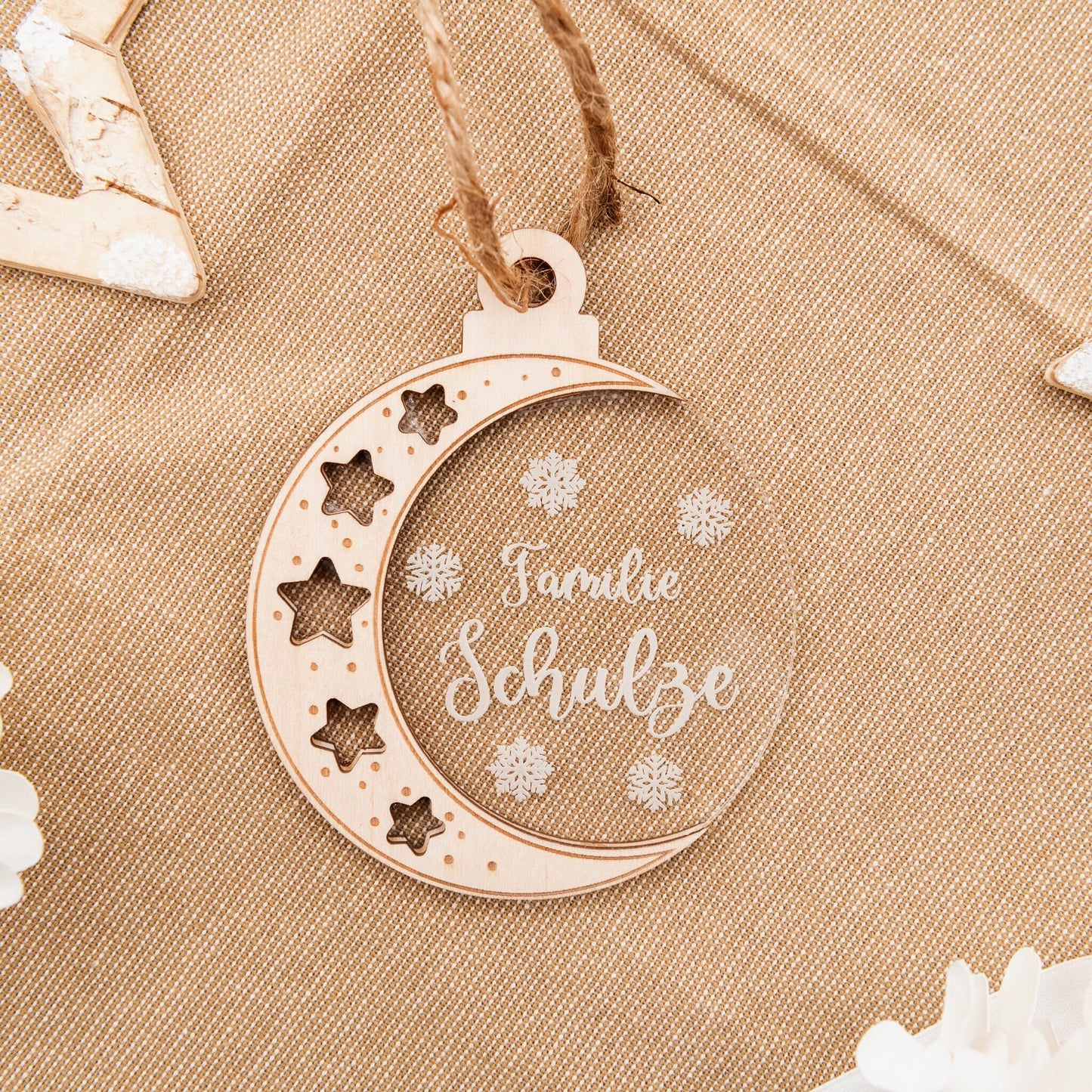 Personalisierte Weihnachtskugel für Familien, als Tannenbaumschmuck oder Wandornament, Acryl mit Holz als besonderer Weihnachtsschmuck