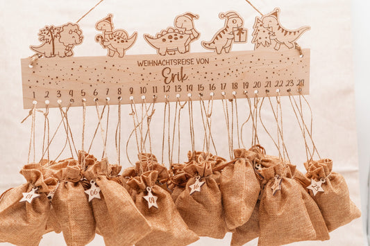 Personalisierter Dino Adventskalender mit Namen aus Holz